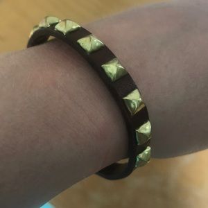 NWT gold studded bracelet - adjustable